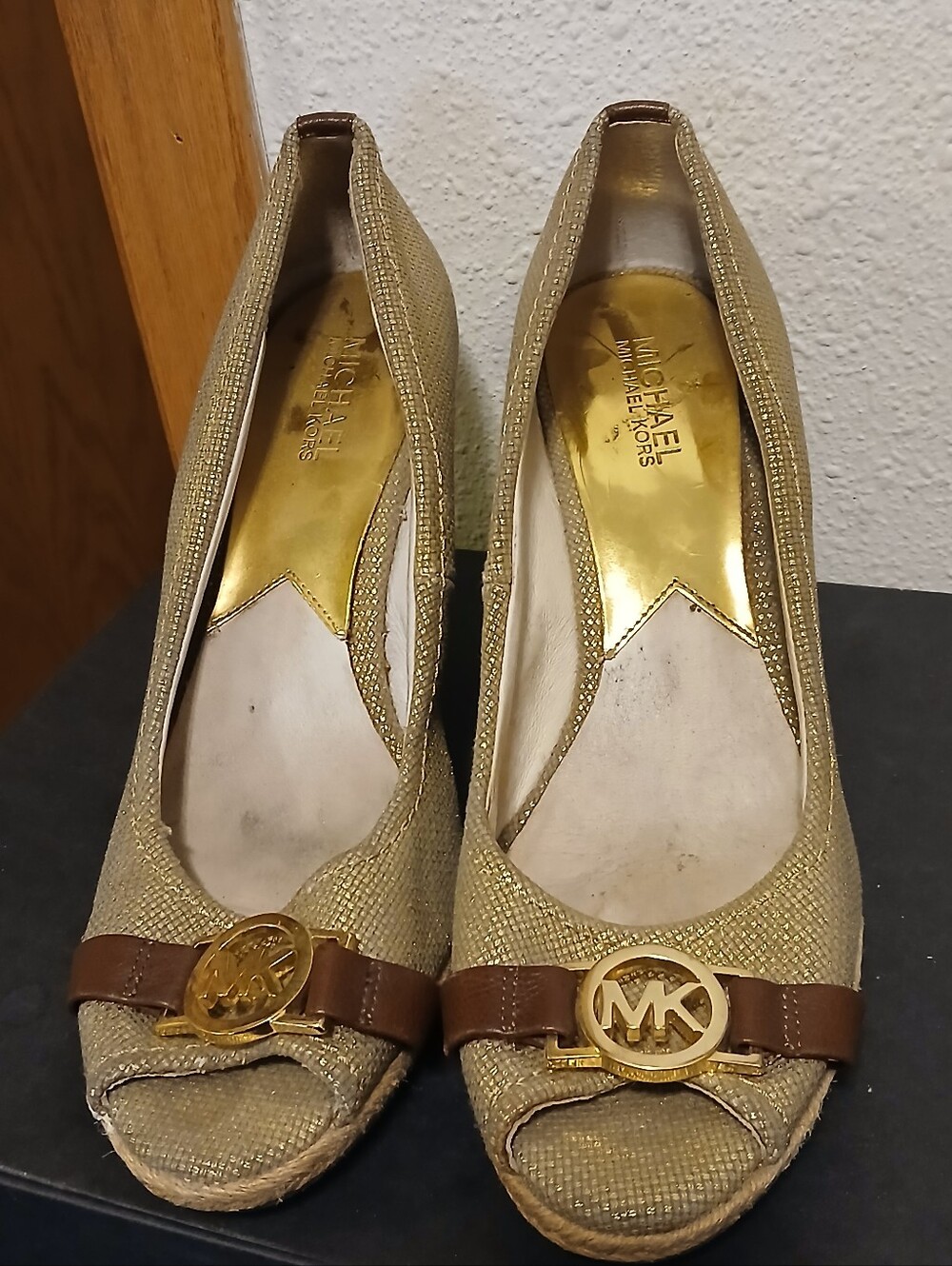 Michael Kors Gold Metallic Canvas Peep Toe Wedge Espadrilles Size 10
